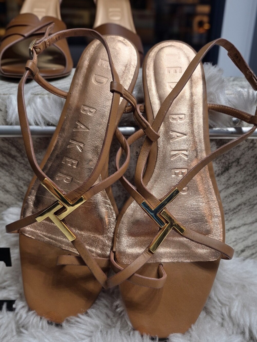Ted Baker London Women's Sz Eu 38.5 Usa 8.5 Sandals $120